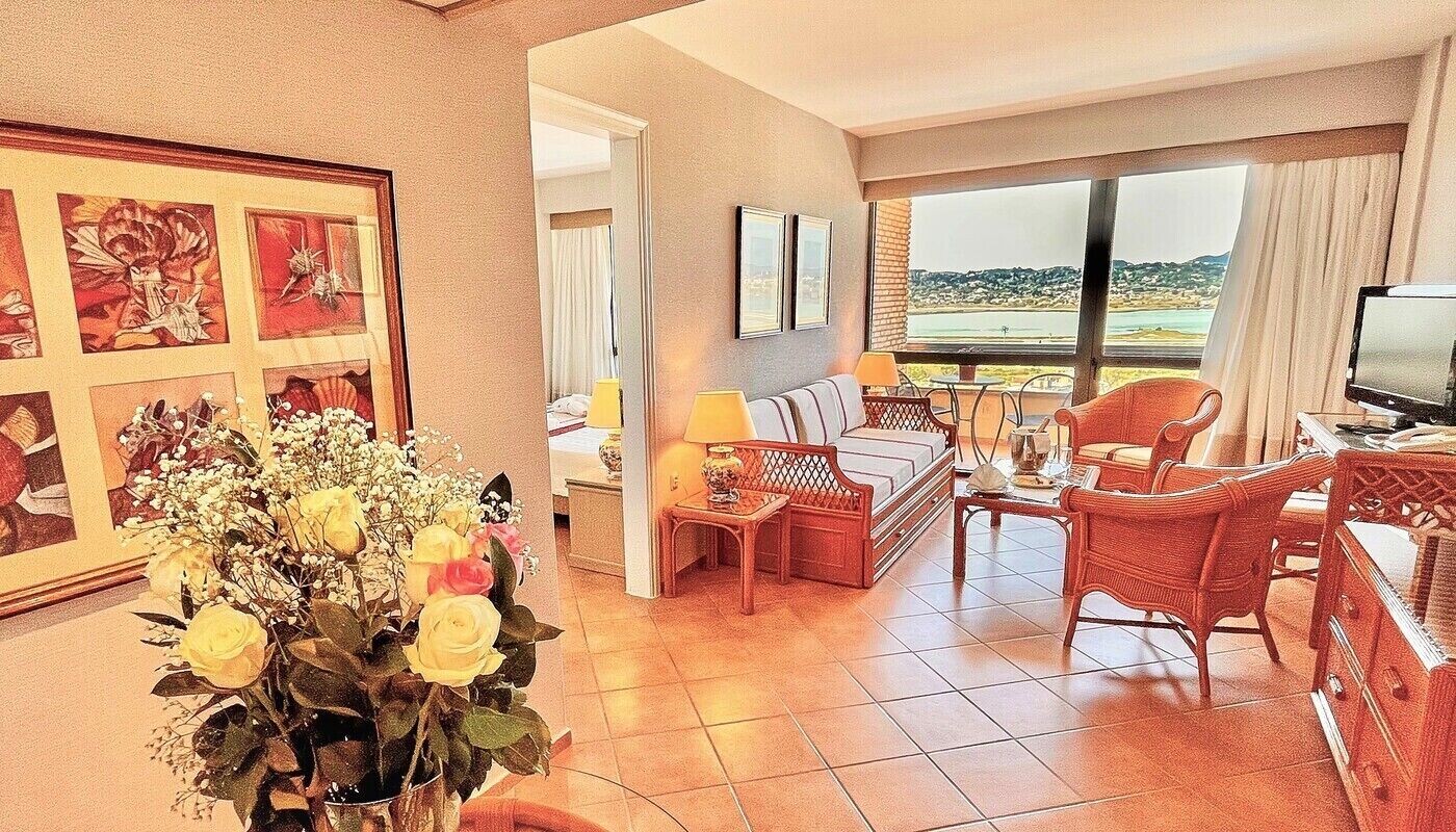 Minibar, in-room safe, desk, laptop workspace