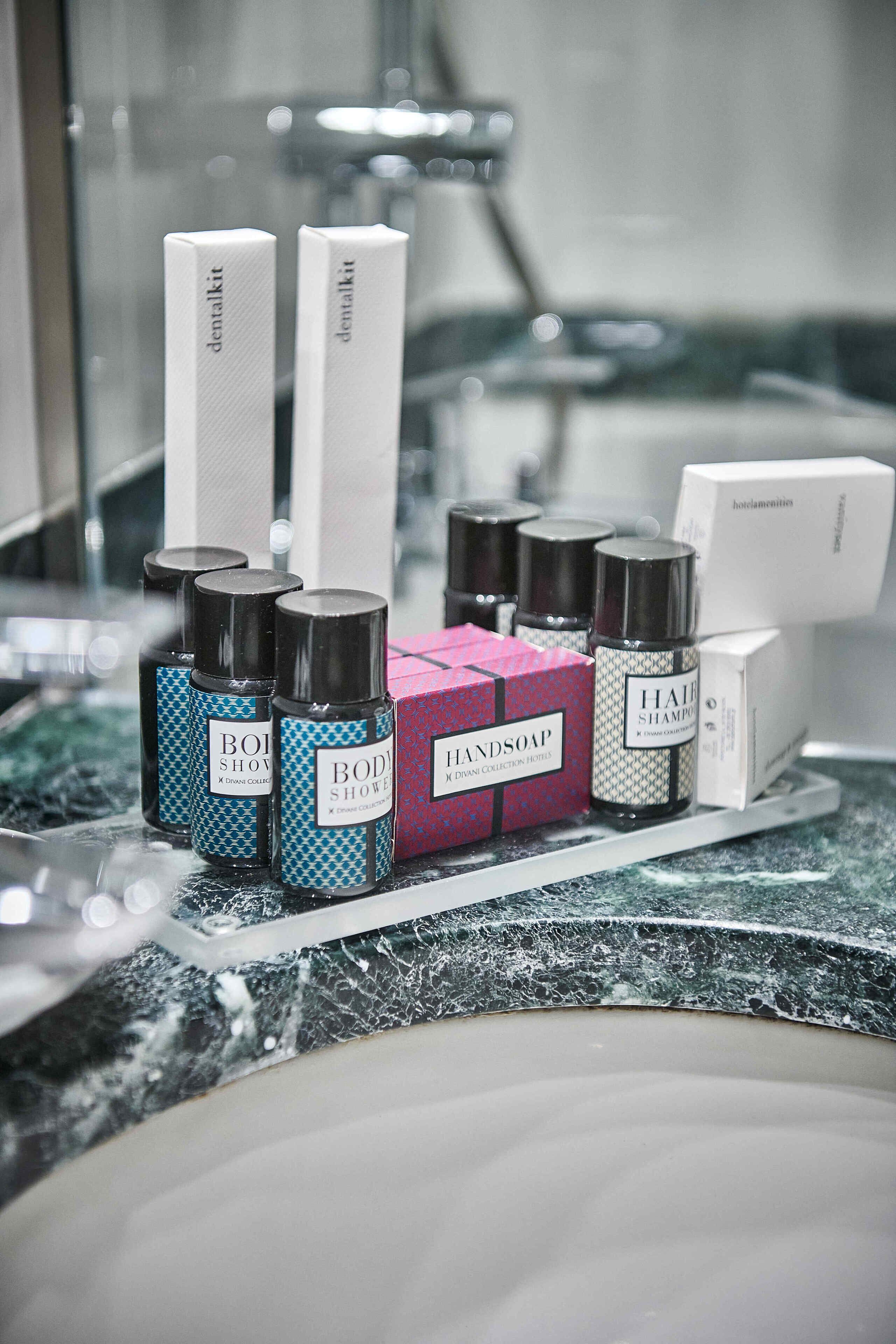 superior room, garden area | bathroom | combined shower/bathtub, free toiletries, hair dryer, towels