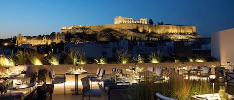 2 restaurants, breakfast served