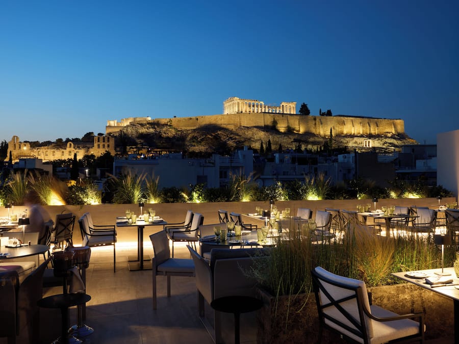 2 restaurants, breakfast served