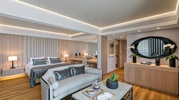 Suite, terrasse (Acropolis) | Literie hypoallergénique, minibar, coffres-forts dans les chambres