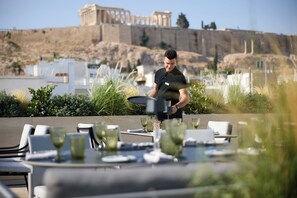 2 restaurants, breakfast served - Divani Palace Acropolis (Athens)