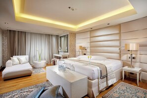 Egyptian cotton sheets, premium bedding, minibar, in-room safe