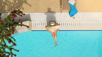 Seasonal outdoor pool, pool umbrellas, sun loungers