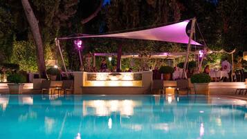 2 ristoranti, aperti a colazione, a pranzo e a cena, cucina mediterranea