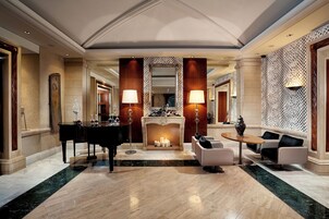 3 bares, bar junto a la piscina