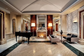 3 Bars/Lounges, Poolbar