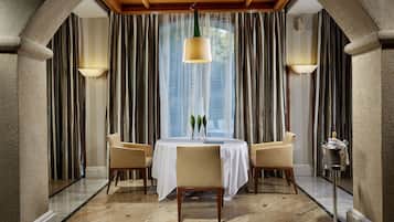 2 restaurants, spécialités Cuisine méditerranéenne