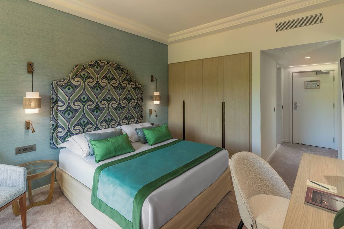 Superior Double with Hellenistic Walls View | 1 bedroom, Egyptian cotton sheets, premium bedding, minibar