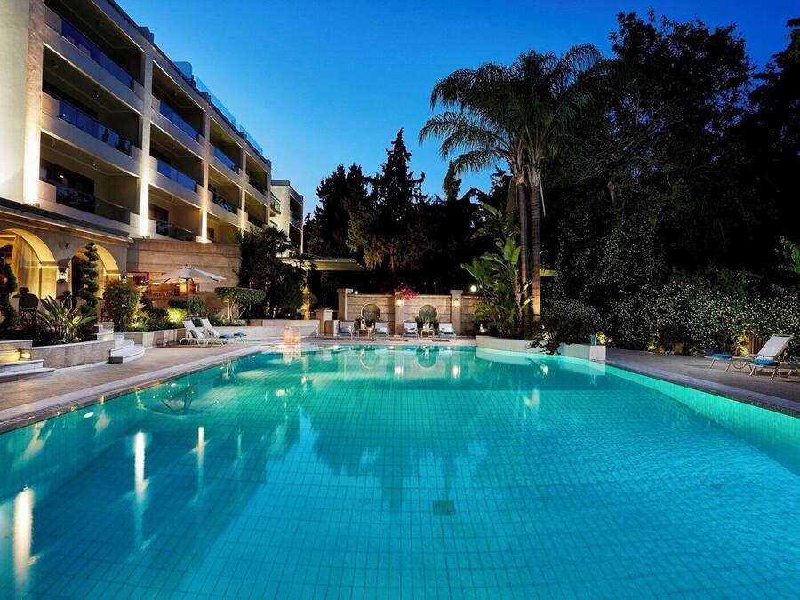 Seasonal outdoor pool, pool umbrellas, sun loungers