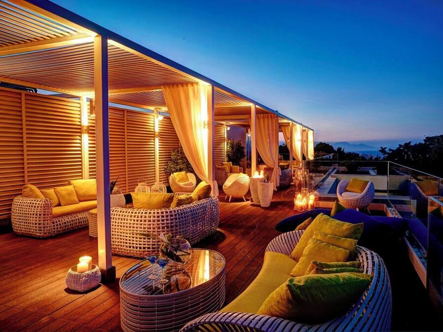 3 bar/ruang istirahat, bar tepi kolam