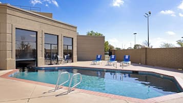 Innendørsbasseng og utendørsbasseng