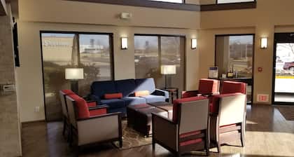 Comfort Inn & Suites Wichita Northeast