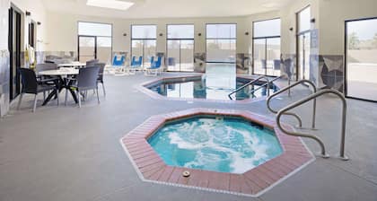 Comfort Inn & Suites Wichita Northeast