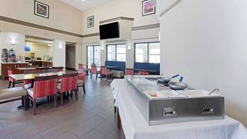 Tägliches inbegriffenes kontinentales Frühstück