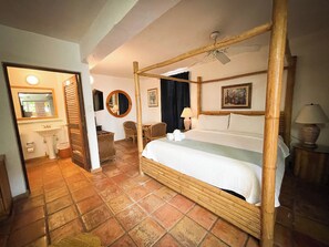 Accessible King Deluxe Room | Blackout drapes, iron/ironing board, rollaway beds, free WiFi - At Wind Chimes Boutique Hotel (San Juan)