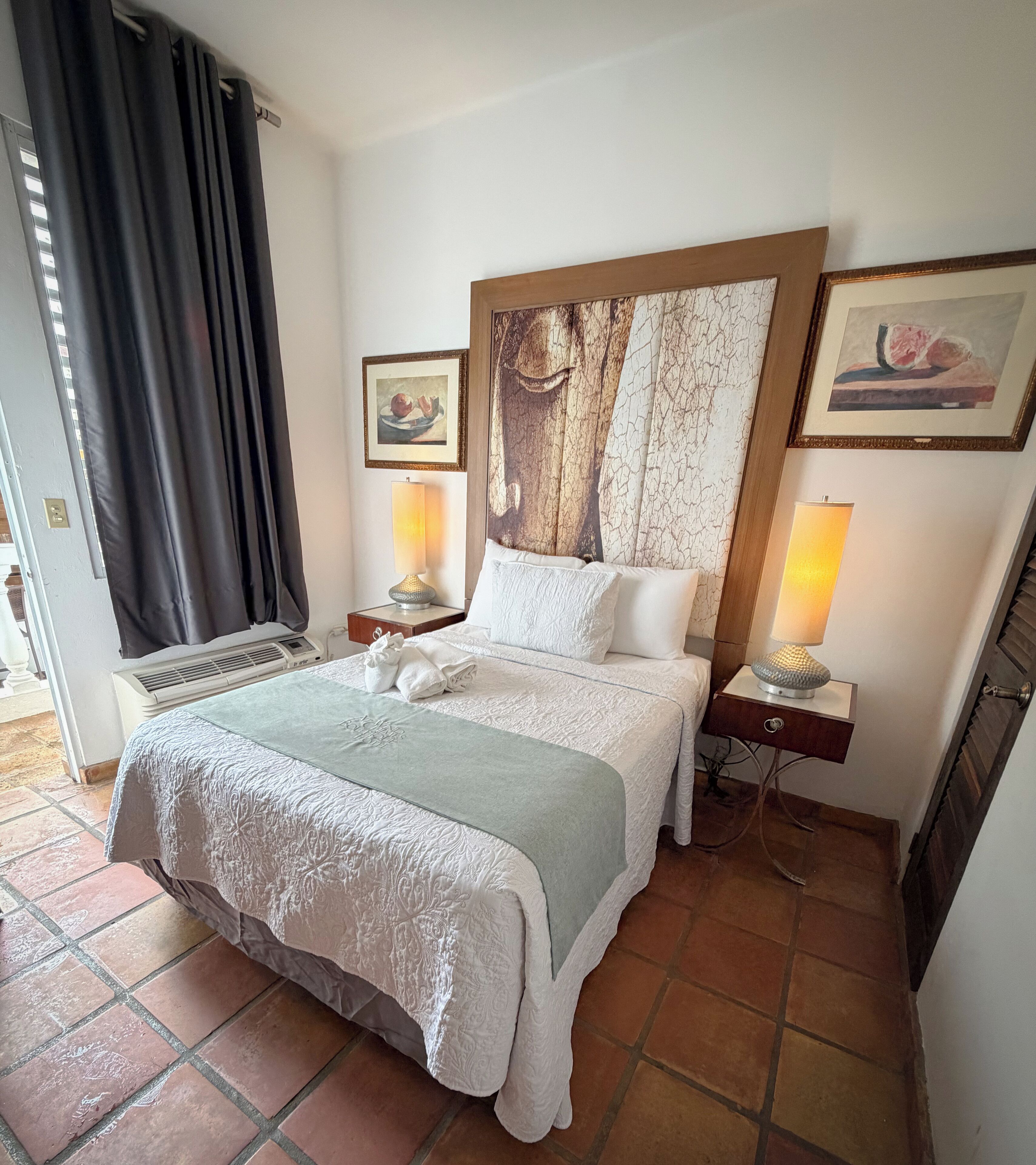 Rideaux occultants, fer et planche à repasser