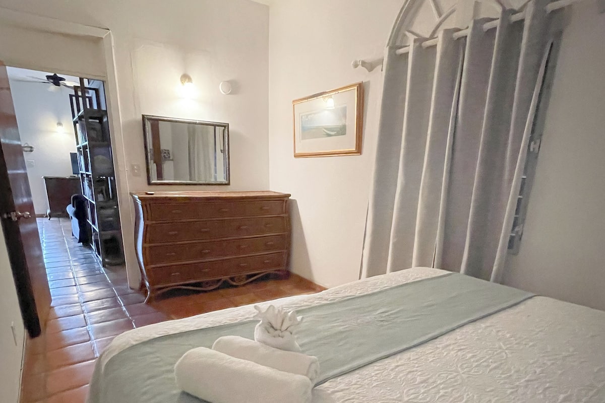 Rideaux occultants, fer et planche à repasser