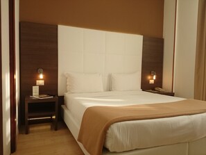 Quarto casal standard | Frigobar, cofres nos quartos, cortinas blackout, quartos à prova de som