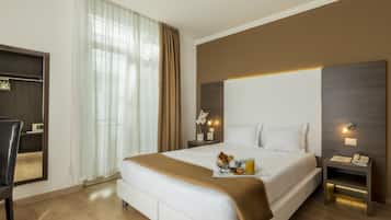 Standard Double Room | Minibar, in-room safe, blackout curtains, soundproofing
