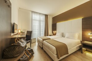 Minibar, coffres-forts dans les chambres, rideaux occultants