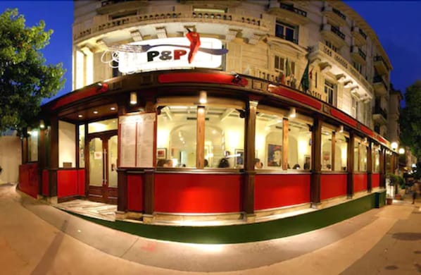 Façade de l’hébergement - soirée/nuit
