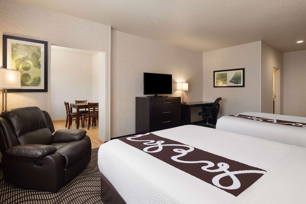 Studio Suite, 2 Queen Beds, Non Smoking (Efficiency) | Premium bedding, desk, laptop workspace, blackout drapes