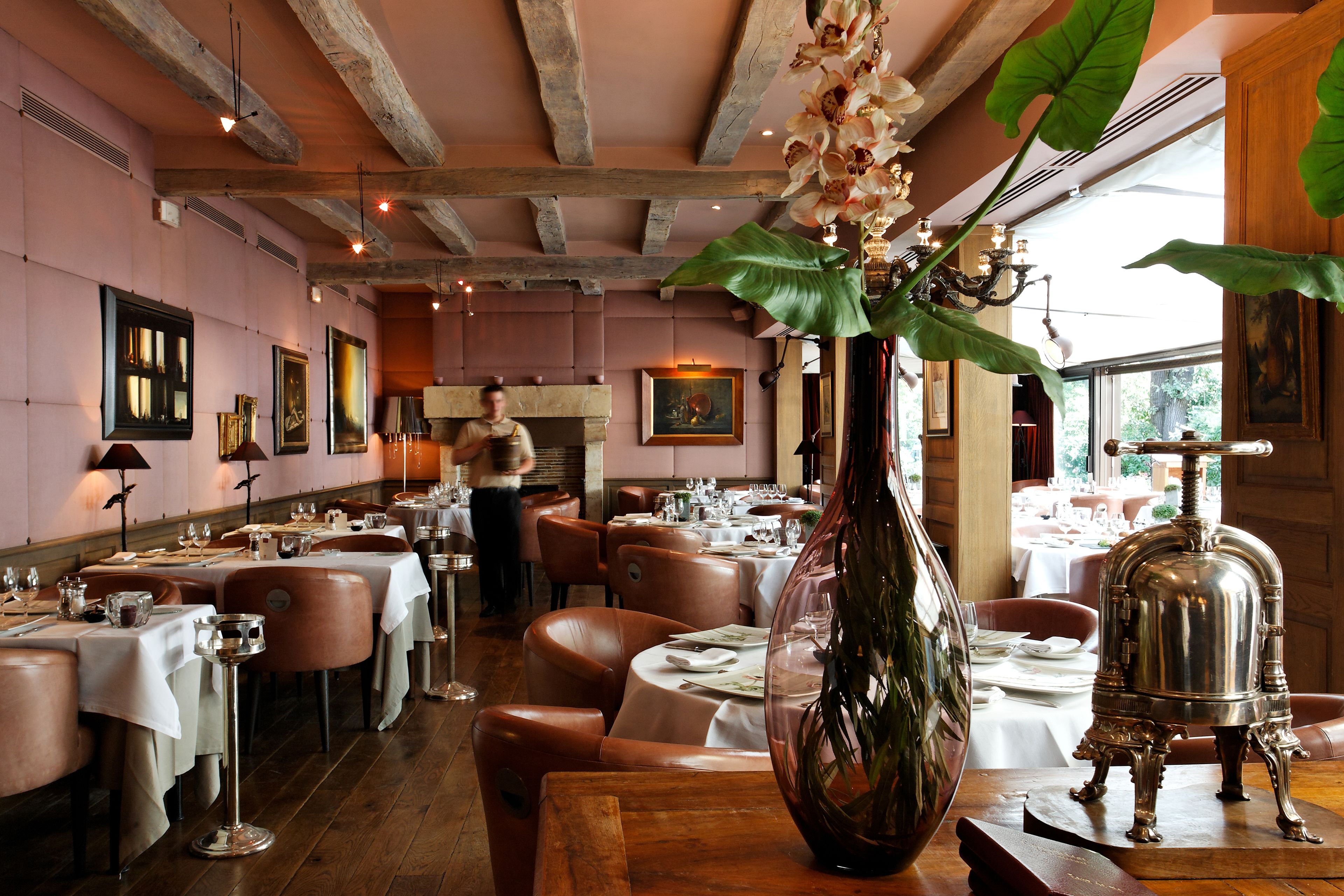 Breakfast, lunch, dinner served; French cuisine, garden views 