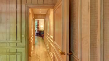 1 habitación y minibar con artículos gratuitos