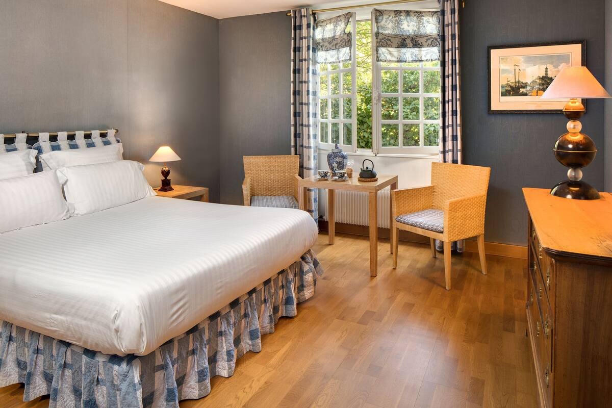 Comfort Room | Free minibar, in-room safe, desk, laptop workspace