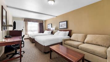 Quarto standard, 2 camas Queen, para não fumantes, geladeira e micro-ondas (with Sofabed) | Escrivaninha, espaço de trabalho para notebook, cortinas blackout