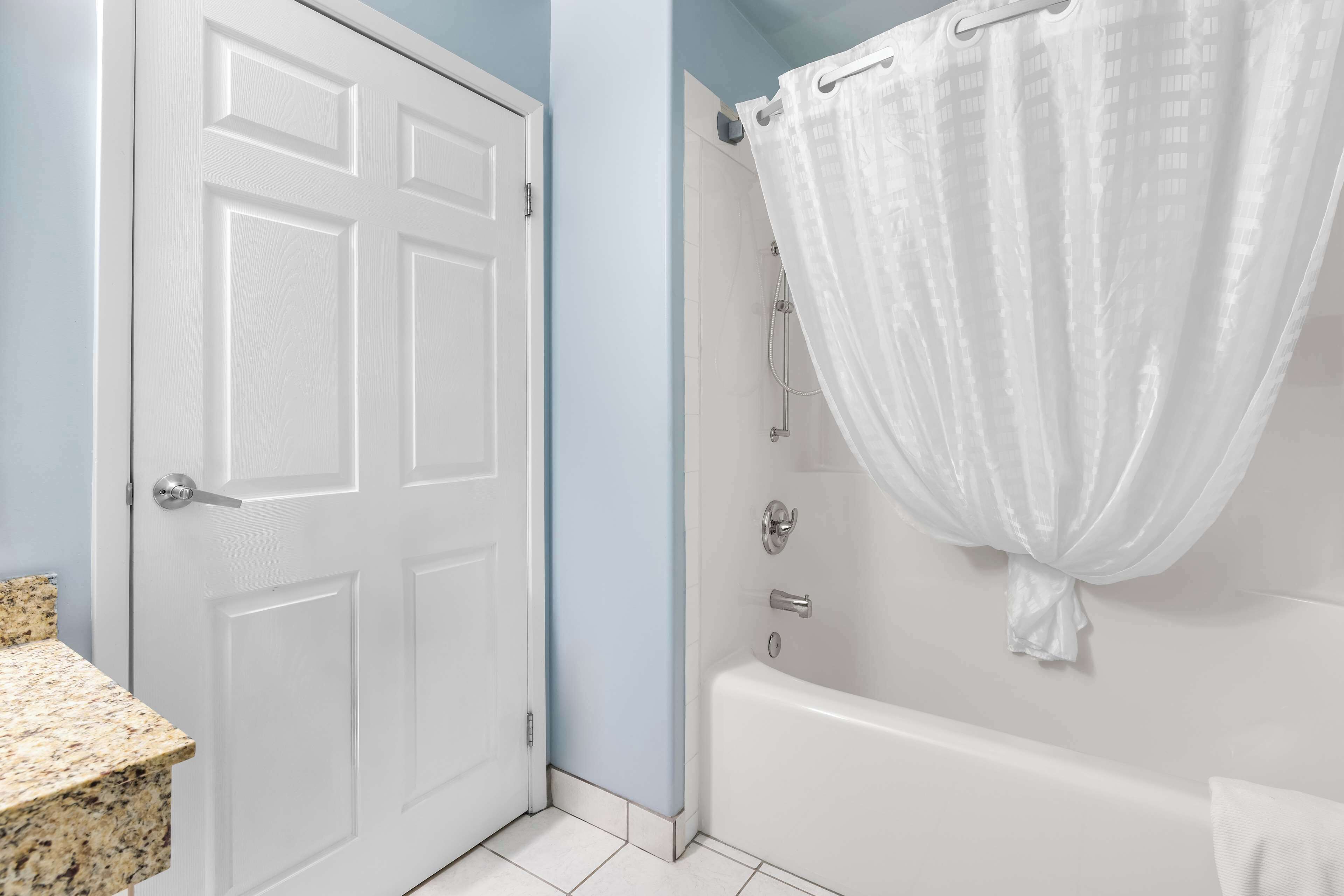 combined shower/bathtub, free toiletries, hair dryer, towels