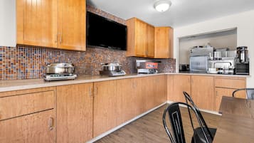 Free daily continental breakfast