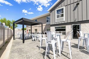 Exterior - SureStay Plus Hotel by Best Western Drumheller (Drumheller)