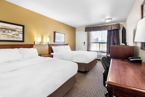 Habitación estándar, 2 camas de matrimonio, no fumadores, frigorífico y microondas | Escritorio, cortinas opacas, tabla de planchar con plancha y wifi gratis