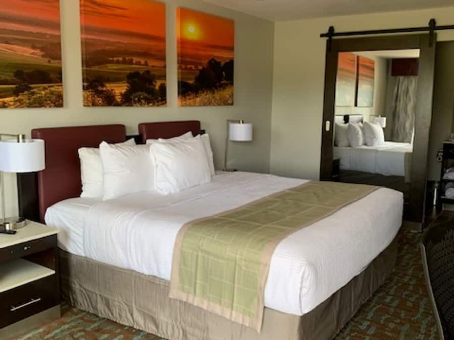 Room, 1 King Bed, Non Smoking | Desk, iron/ironing board, free cribs/infant beds, free WiFi