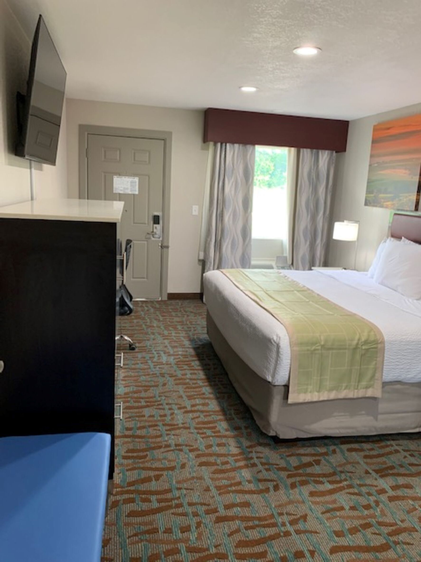 room, 1 king bed, accessible, non smoking (roll-in shower) | desk, iron/ironing board, free cots/infant beds, free wifi