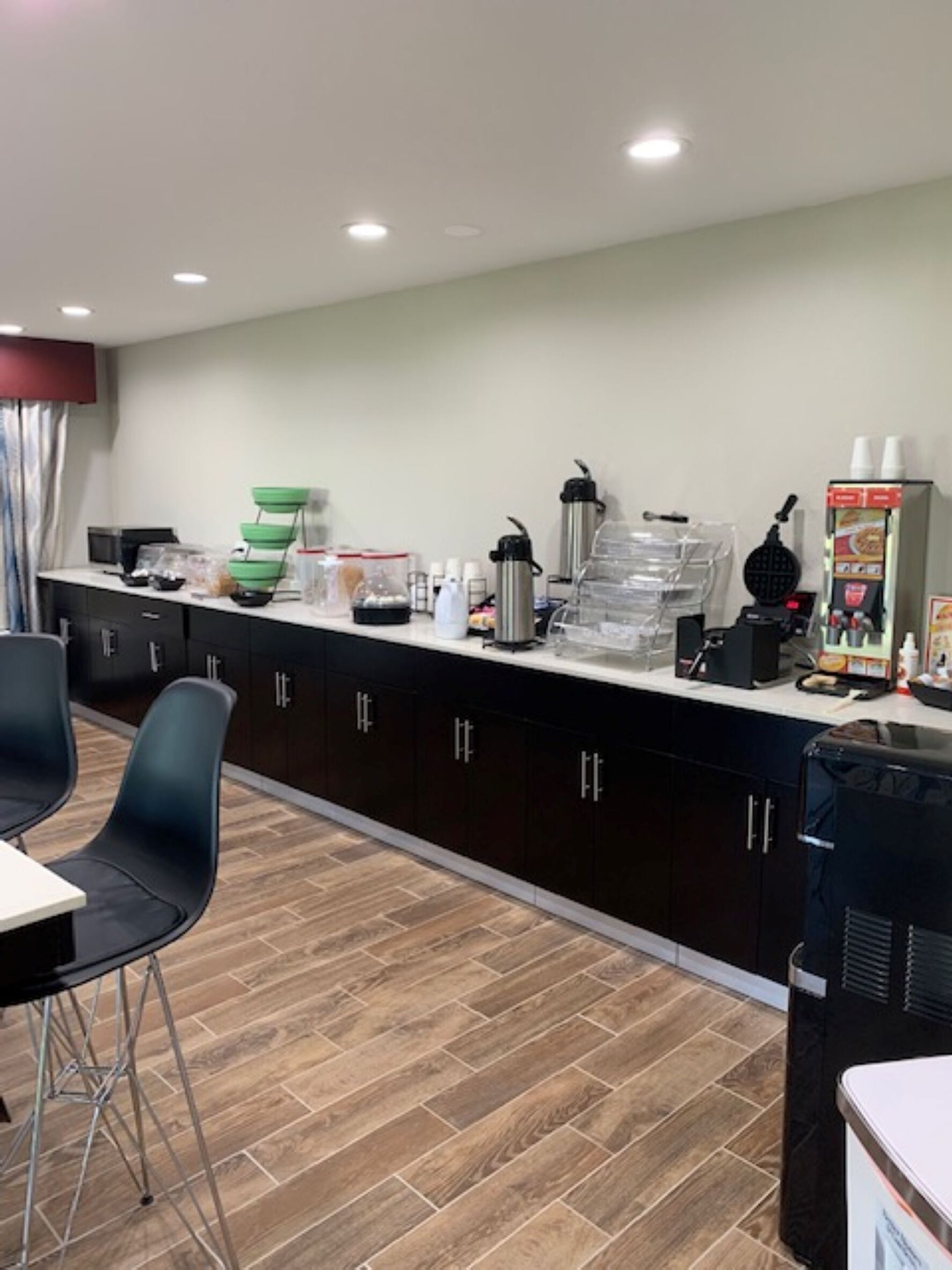 free daily continental breakfast