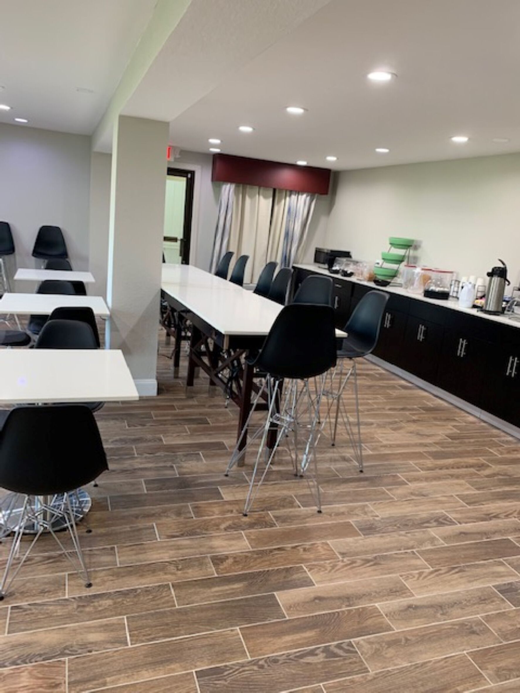 free daily continental breakfast