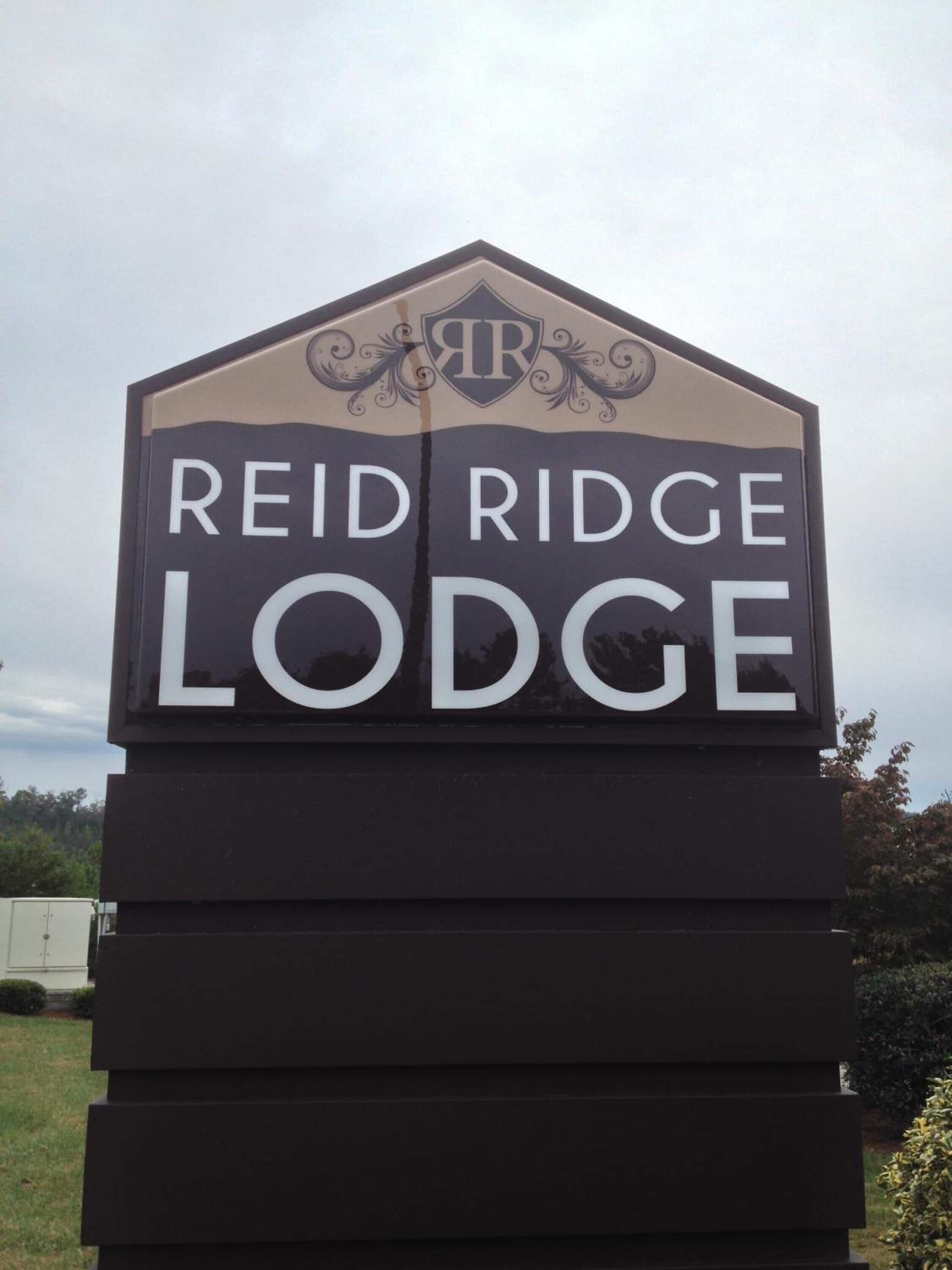 A sign for Reid Ridge Lodge.