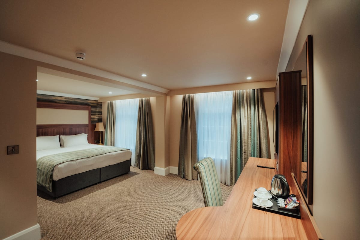 classic double room, 1 double bed | 1 bedroom, individually decorated, individually furnished, desk