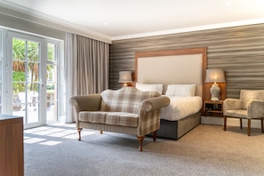 Executive-Zimmer, 1 King-Bett | Blick auf den Garten