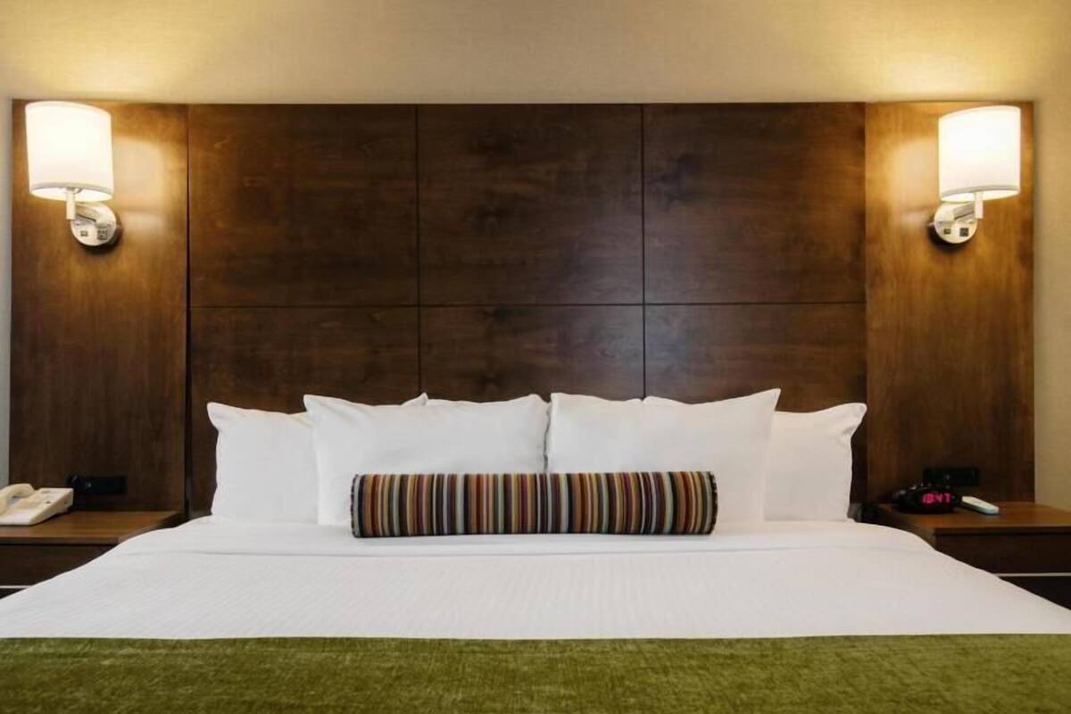 In-room safe, desk, laptop workspace, blackout drapes