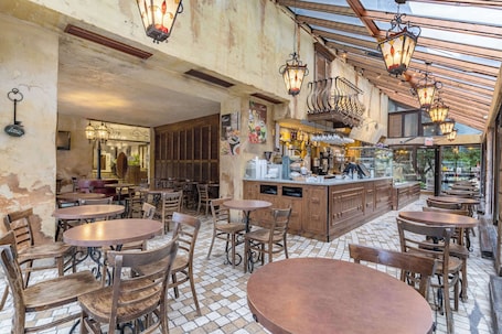 2 restaurants, breakfast, lunch, dinner served; Indian cuisine