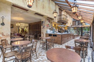 2 restaurants, breakfast, lunch, dinner served; Indian cuisine