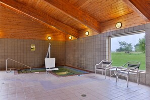 Bañera de hidromasaje cubierta