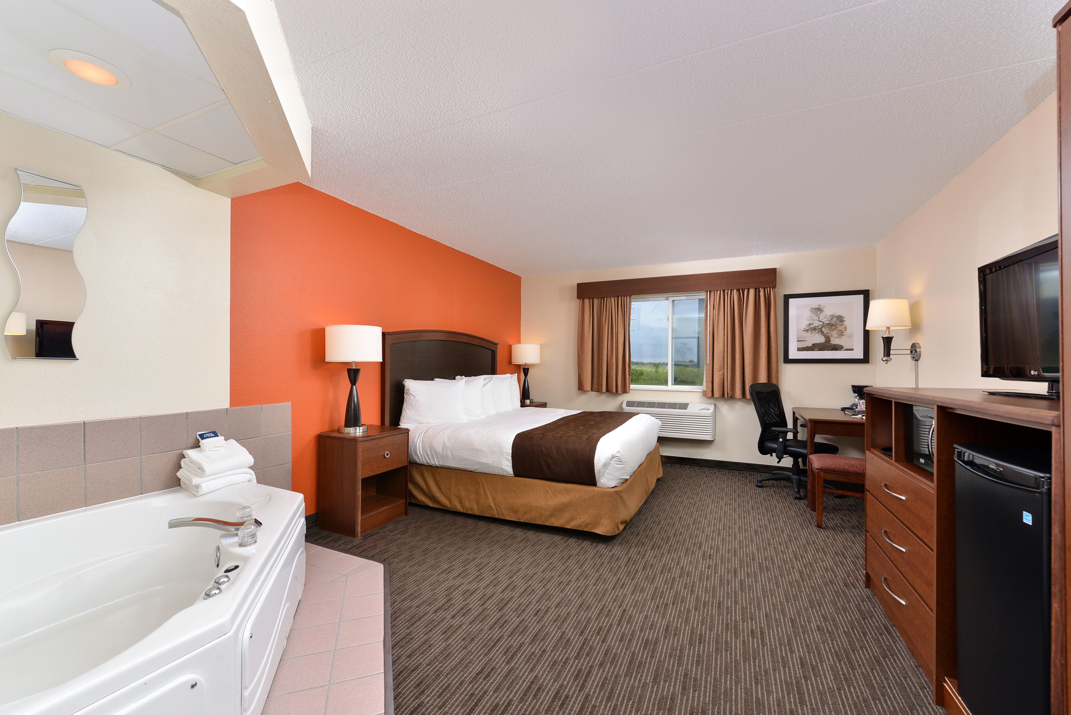 deluxe suite, 1 bedroom, non smoking, jetted tub (1 king) | premium bedding, pillow-top beds, desk, laptop workspace