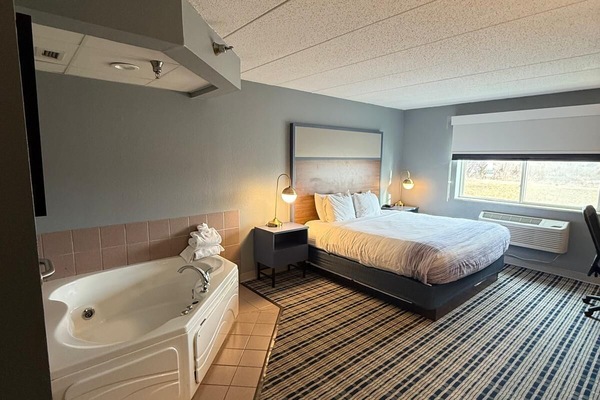 Suite, 1 Bedroom, Non Smoking (1 King) | Premium bedding, pillowtop beds, desk, laptop workspace