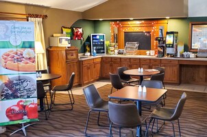 Café da manhã completo grátis todos os dias