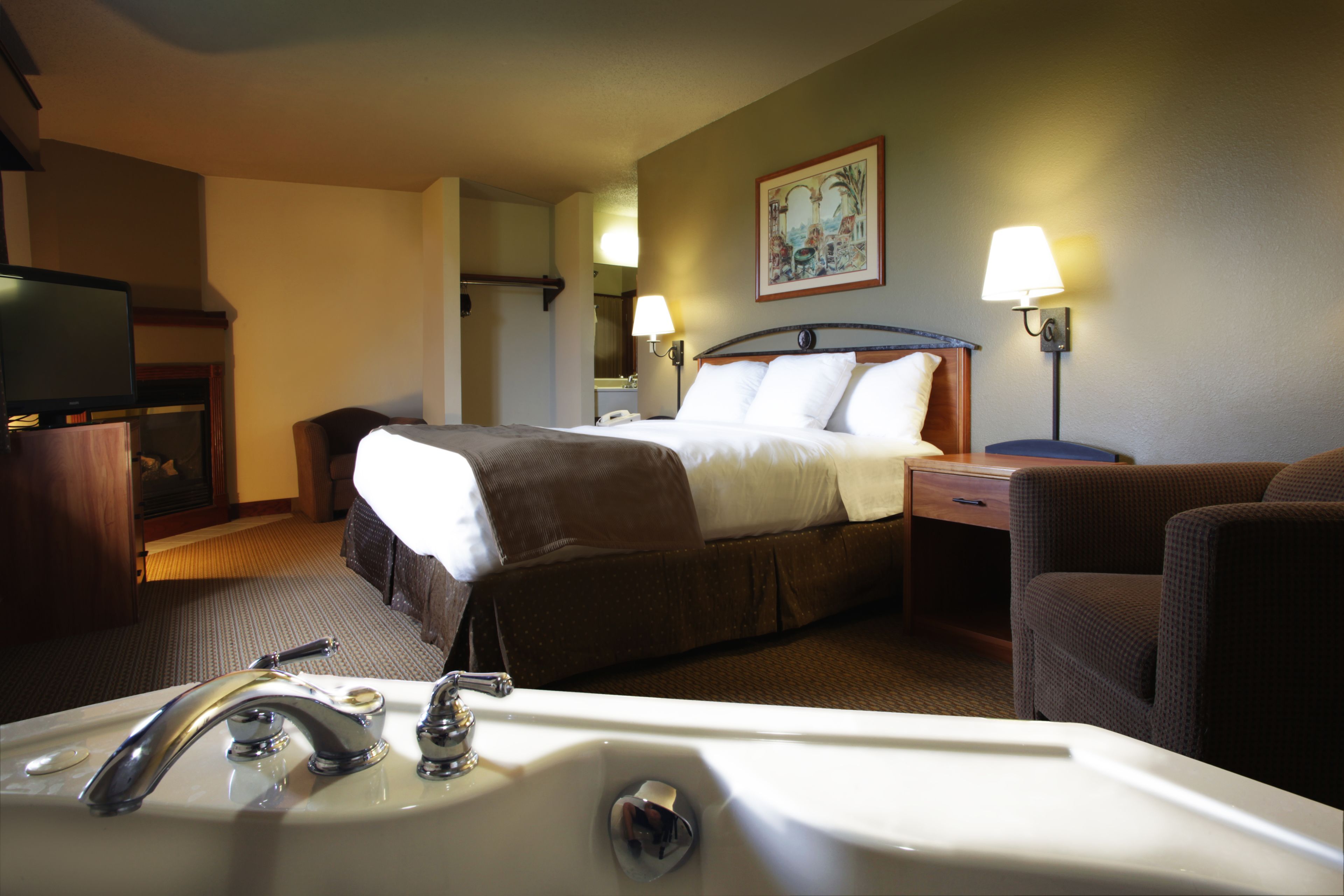Suite, Jetted Tub (King)